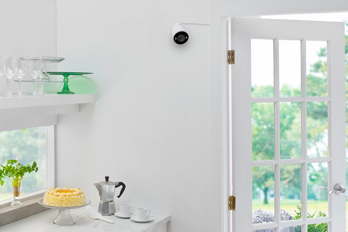 Lorex 2K Wireless Spotlight Indoor/Outdoor Security Camera – AC-Powered Wi-Fi (32 GB, Cloud-Enabled)