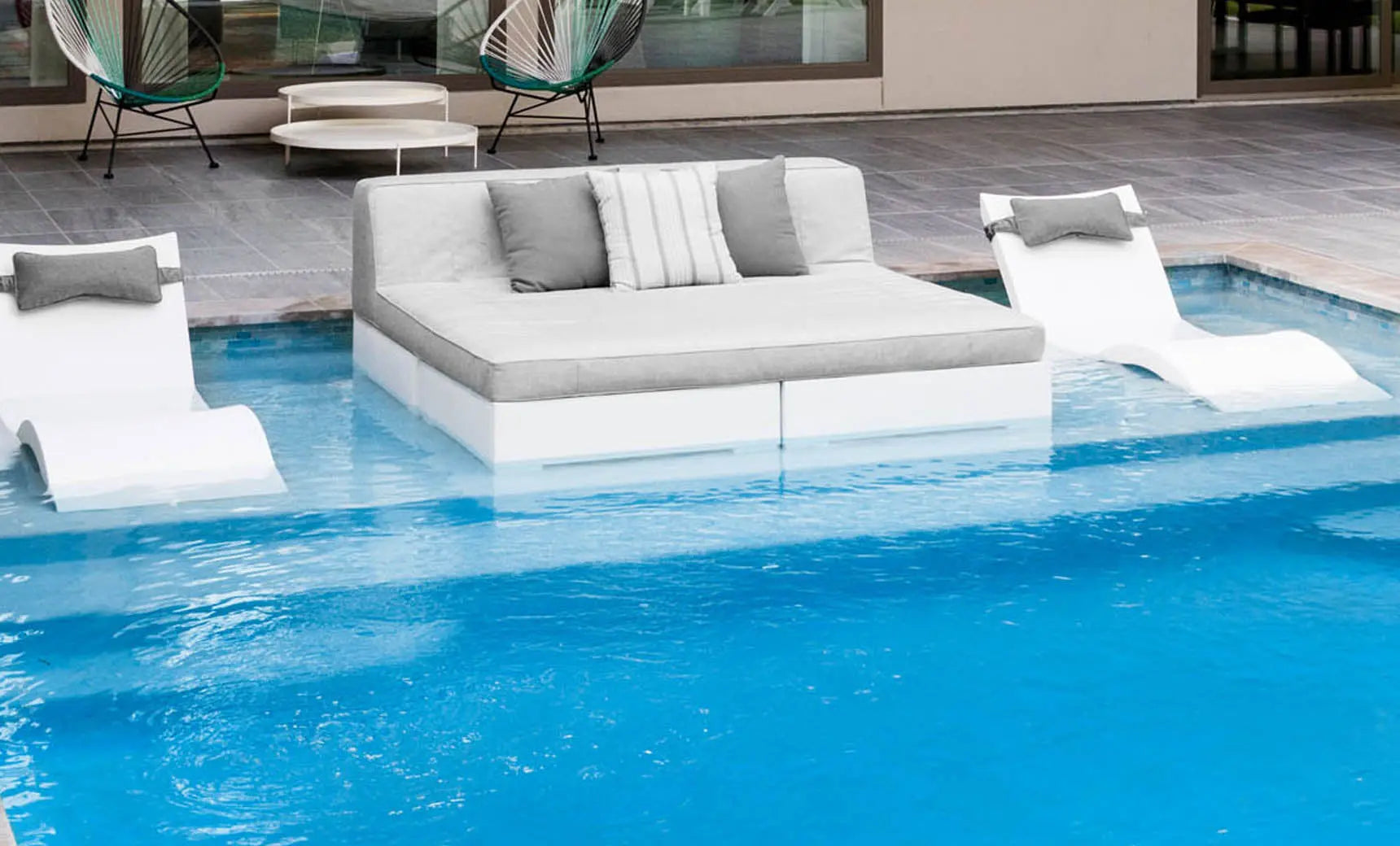 Affinity Square square sunbed with adjustable backrest and cushion