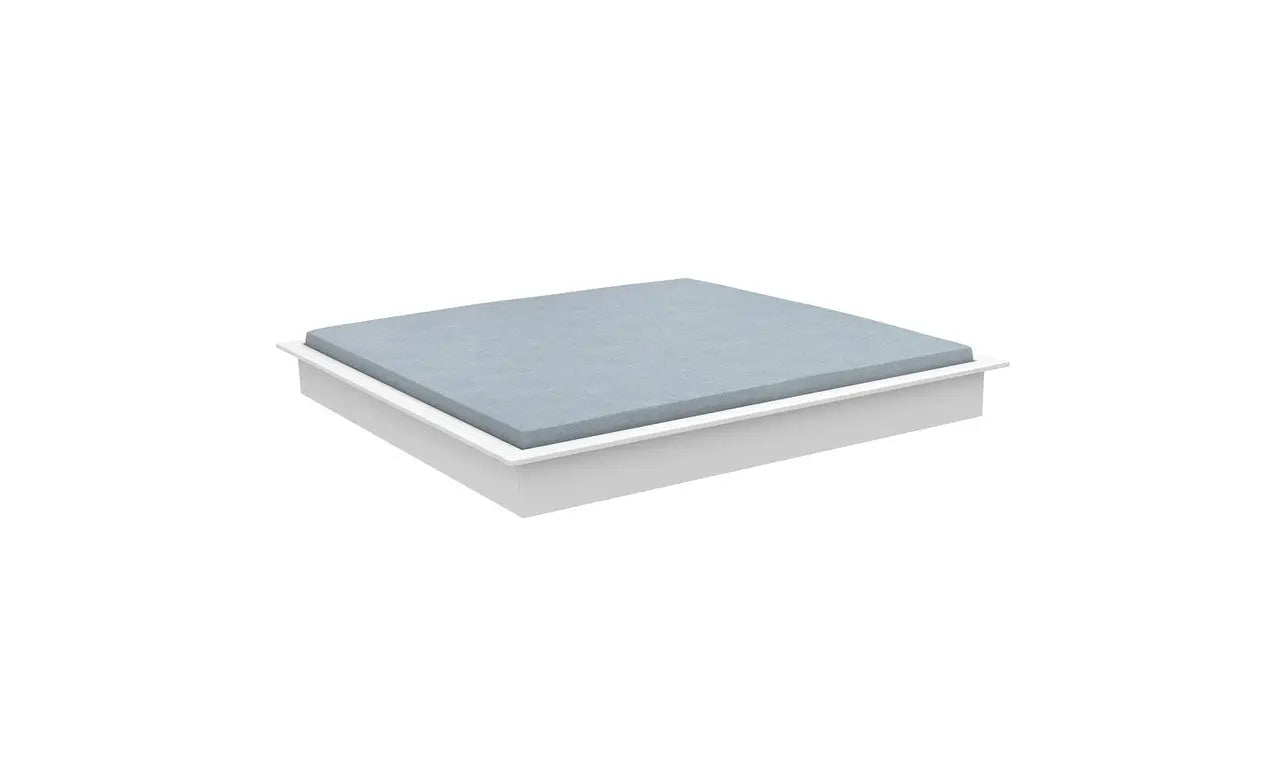 Echo Sunbed's modern folding sunbed with black frame and blue padding.