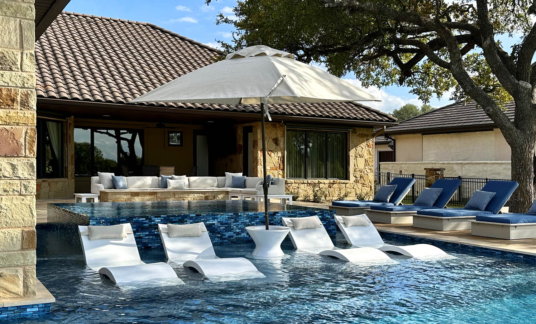 8.5-foot rectangle pulley essential fiberglass umbrella with black ribs and silver canopy