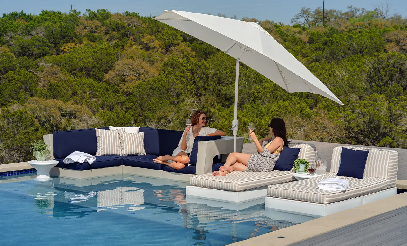 8.5-foot square Signature Series umbrella with 360° tilt feature in a modern design.