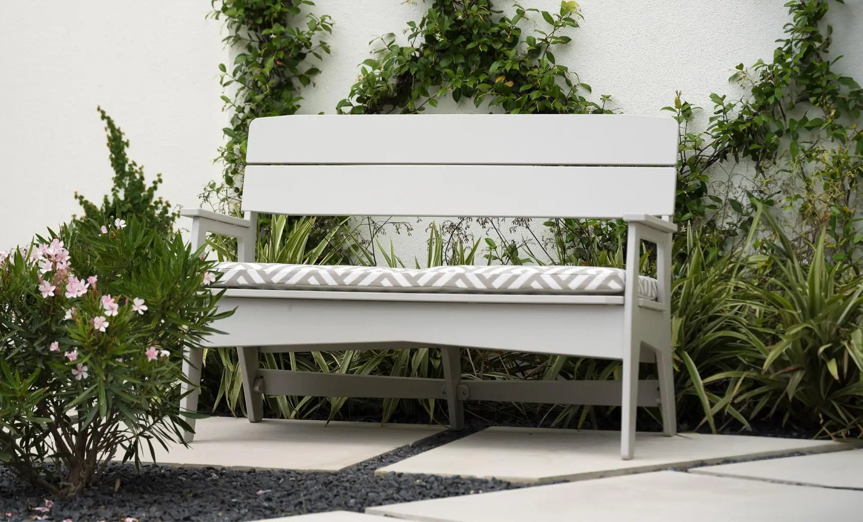 Mainstay wooden bench with slatted seat and four legs