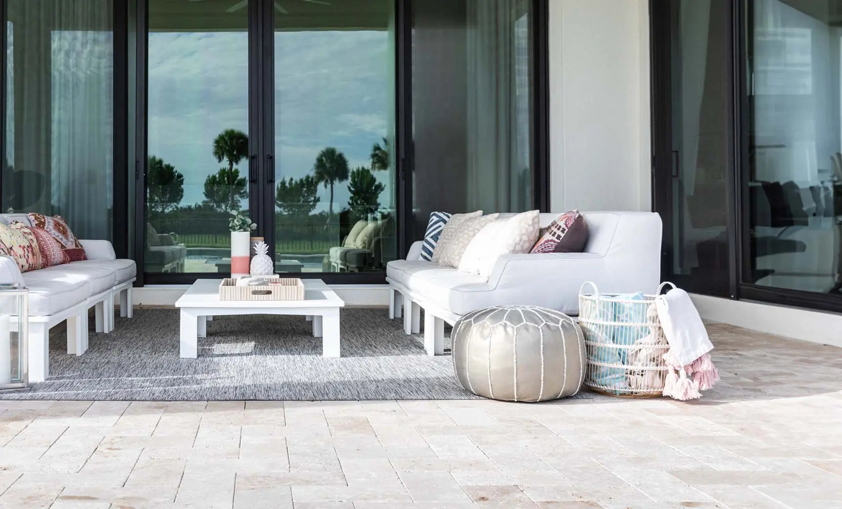 Mainstay sectional left armchair in beige fabric with wooden legs and curved backrest.