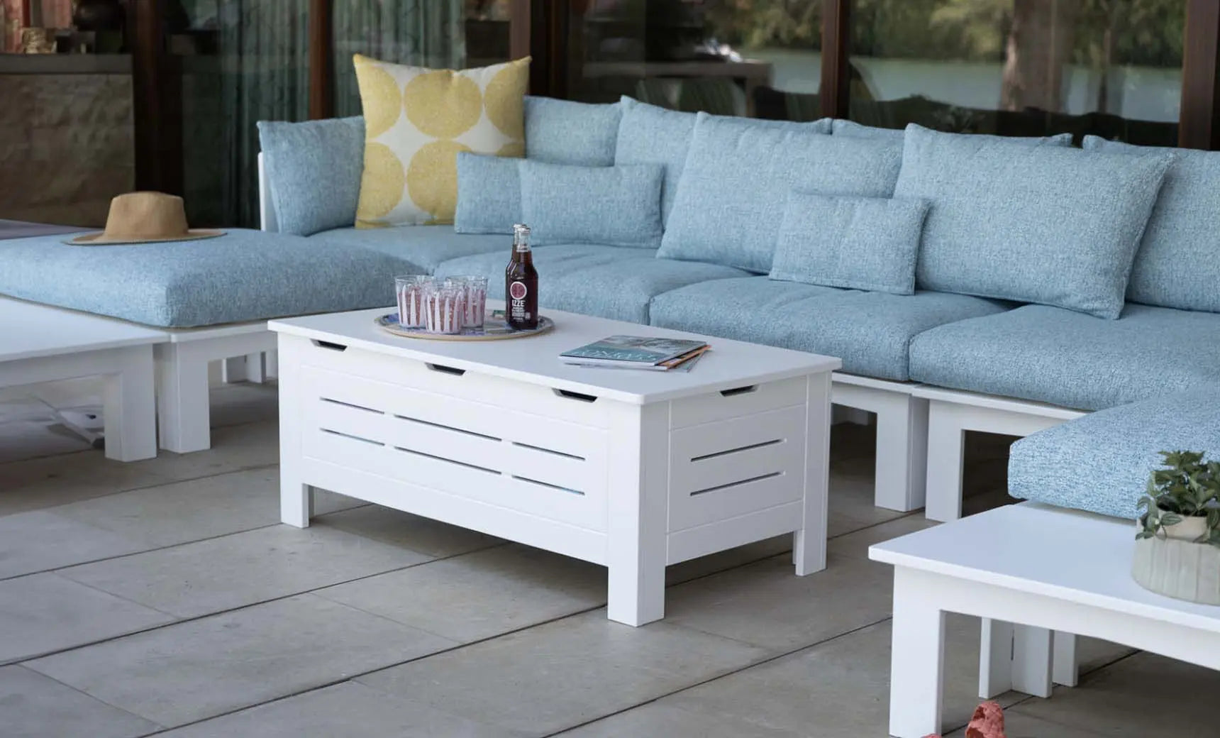 Mainstay sectional sofa with a relaxed right corner design in beige fabric
