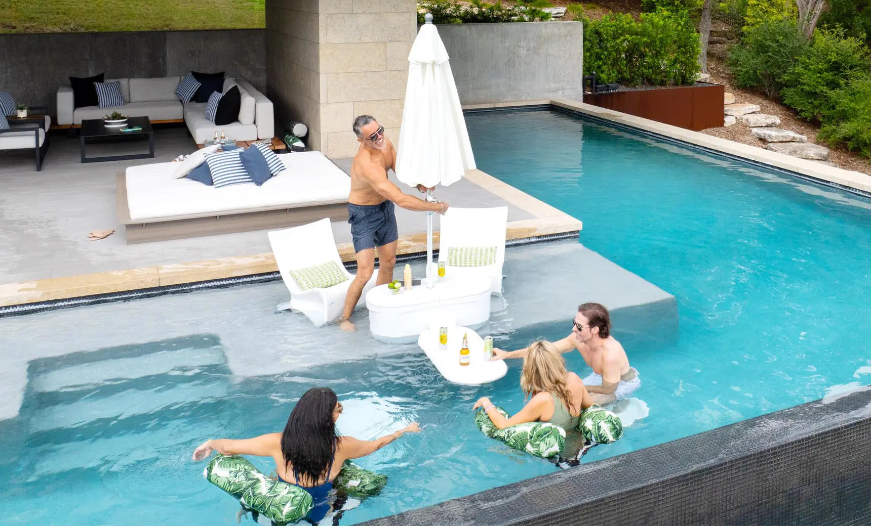 PartyPad swim-up bar with blue frame and seating for drinks and snacks
