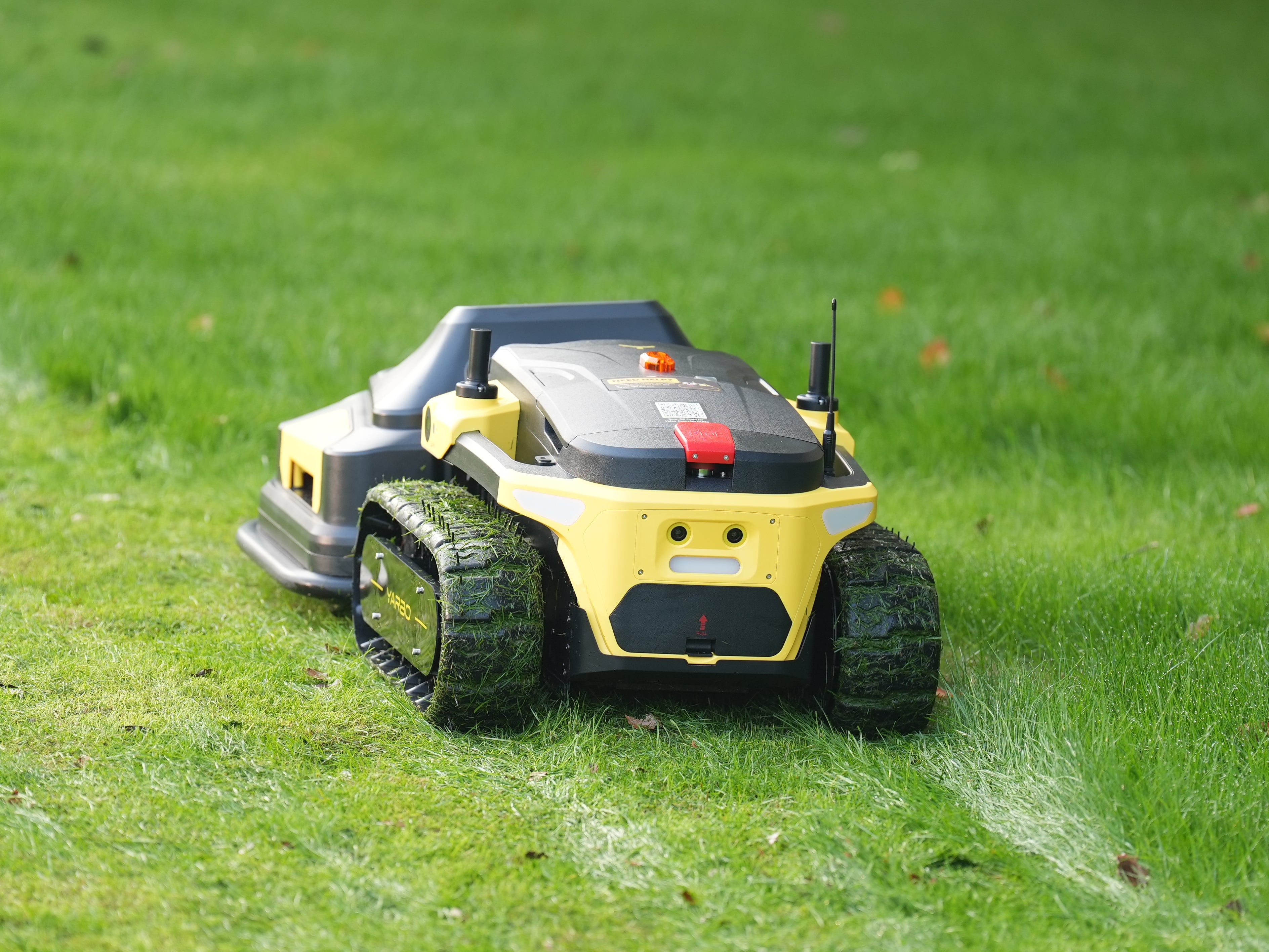 Yarbo- Snow Blower + Lawn Mower