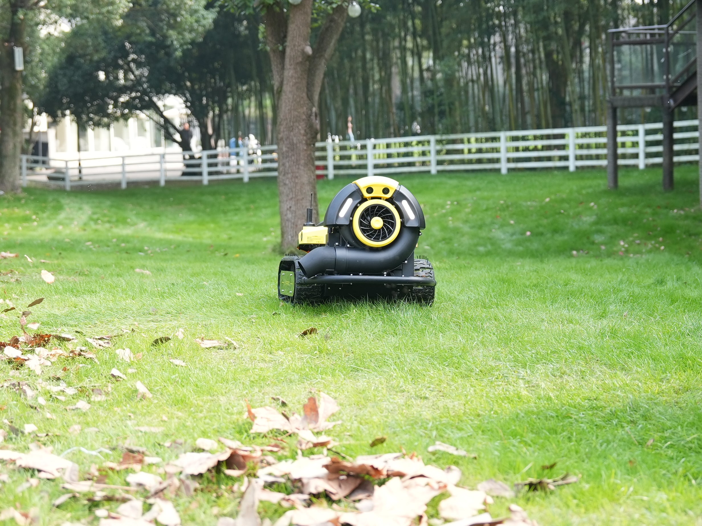 Yarbo- Snow Blower + Blower