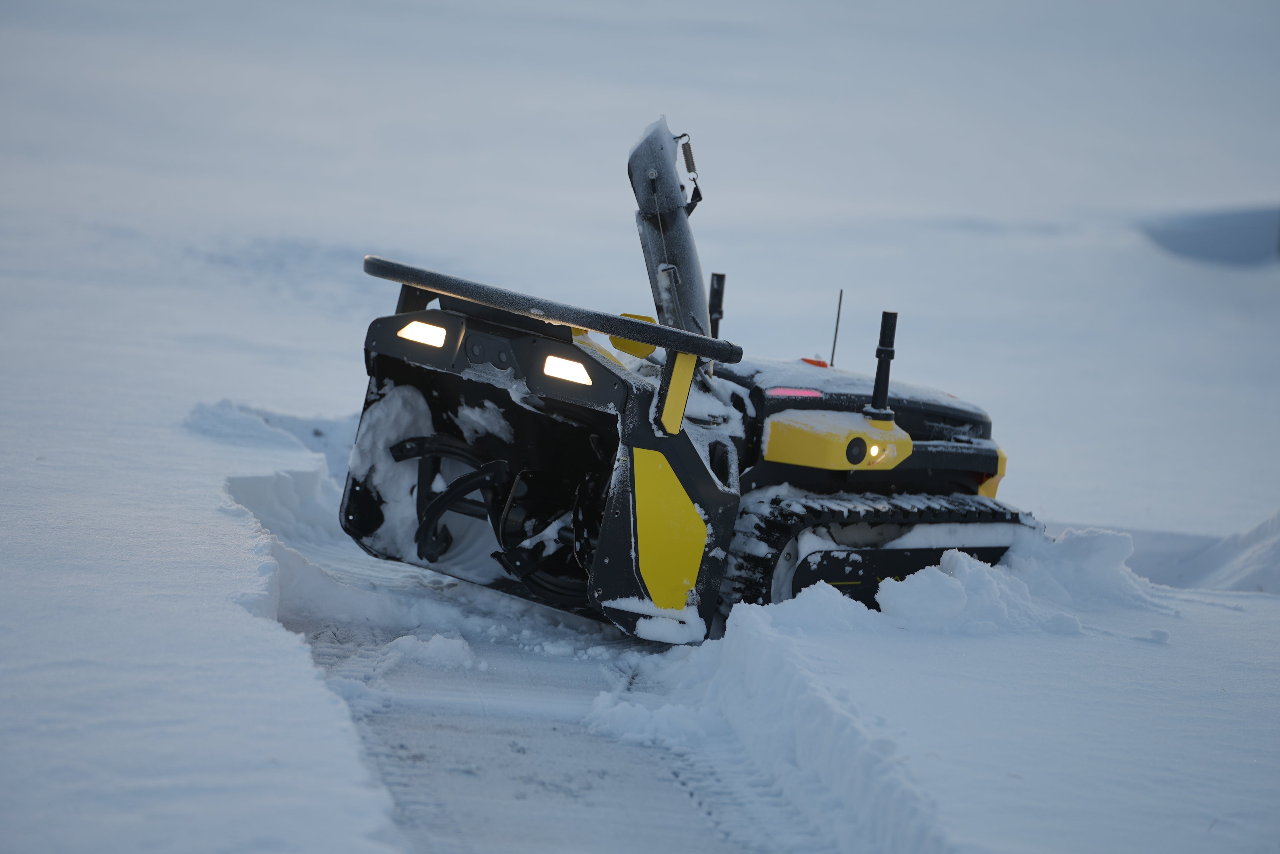 Yarbo- Snow Blower + Lawn Mower