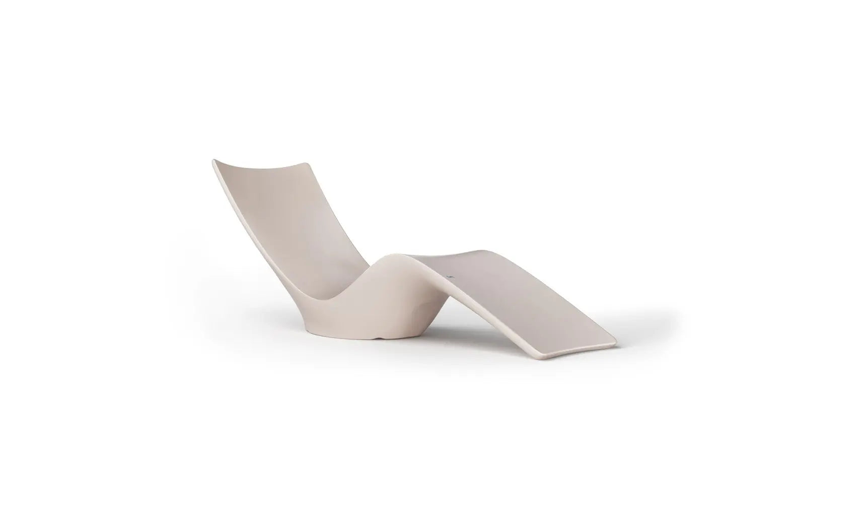Autograph chaise lounge in brown leather with wooden frame and armrests